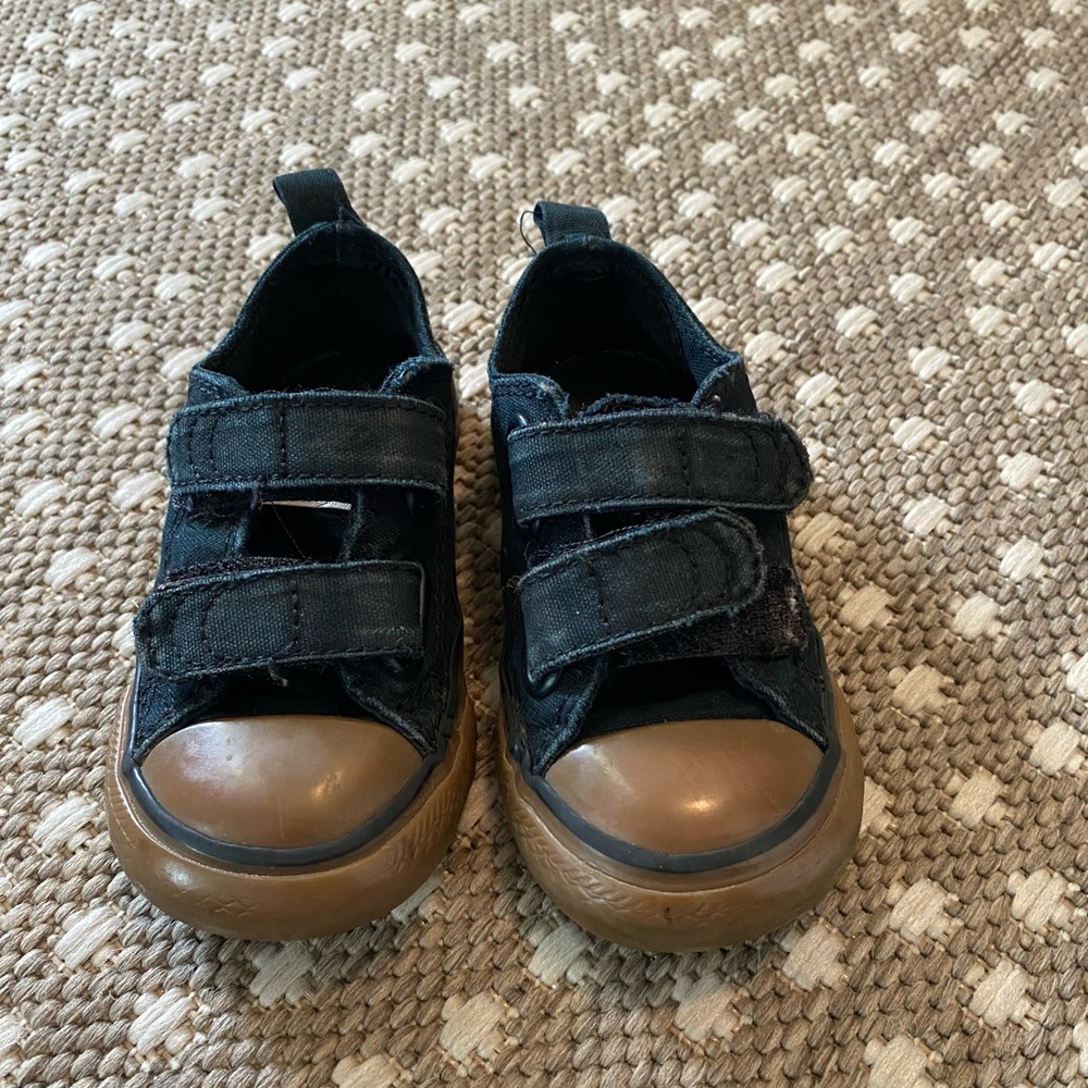 Kids converse
